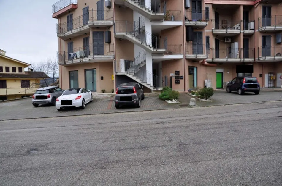 Negozio a Montegranaro (Fermo) — foto 1