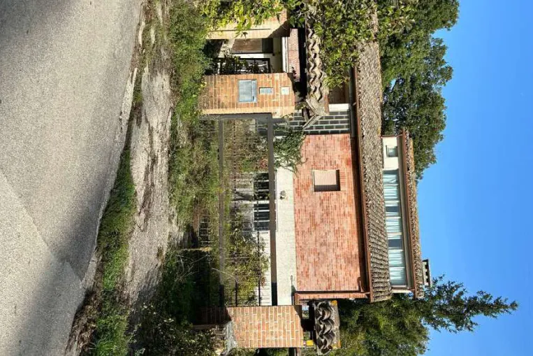 Villino a Spoleto (Perugia) — foto 1