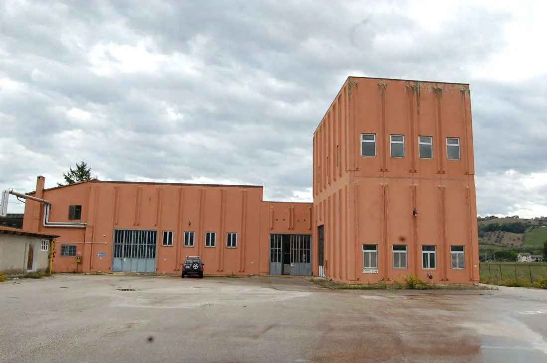 Fabbricato a Montecassiano (Macerata) — foto 1