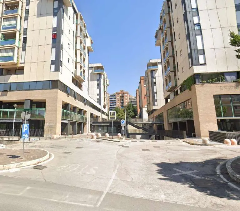 Fabbricati commerciali a Perugia (Perugia) — foto 1