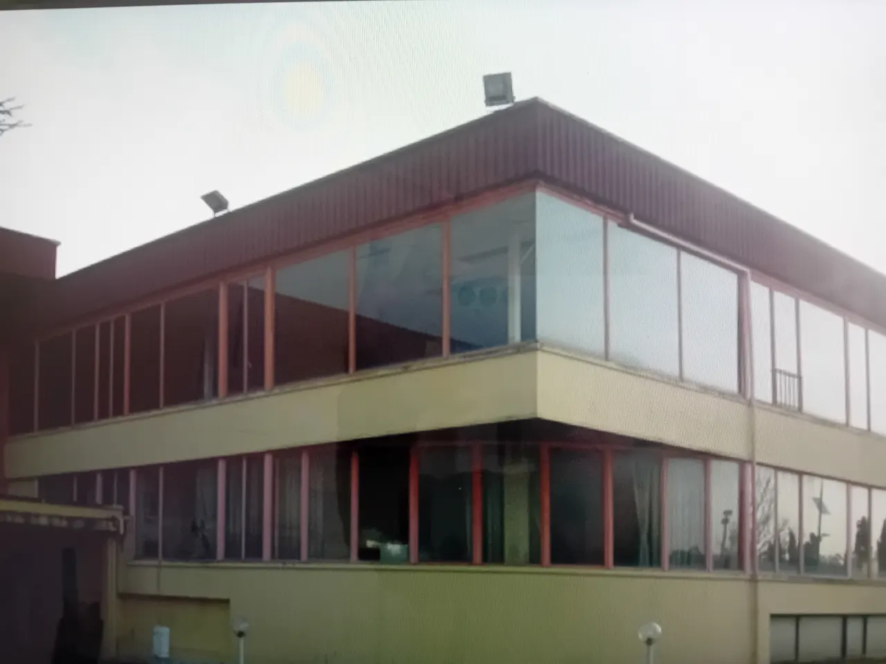 Fabbricati commerciali a Follonica (Grosseto) — foto 1