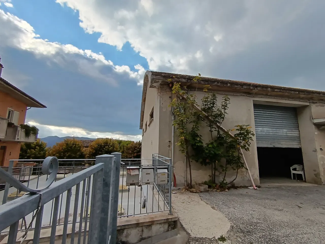 Deposito a Apiro (Macerata) — foto 1