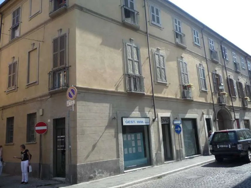 Negozio a Tortona (Alessandria) — foto 1