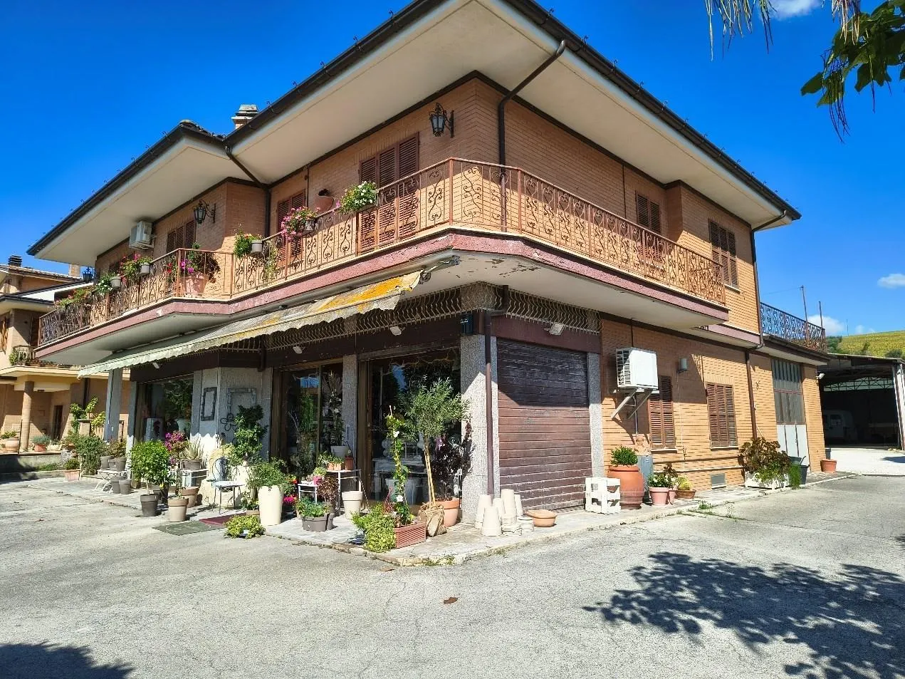 Negozio a Montegiorgio (Fermo) — foto 1