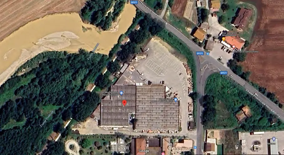 Fabbricati commerciali a Montelupone (Macerata) — foto 1