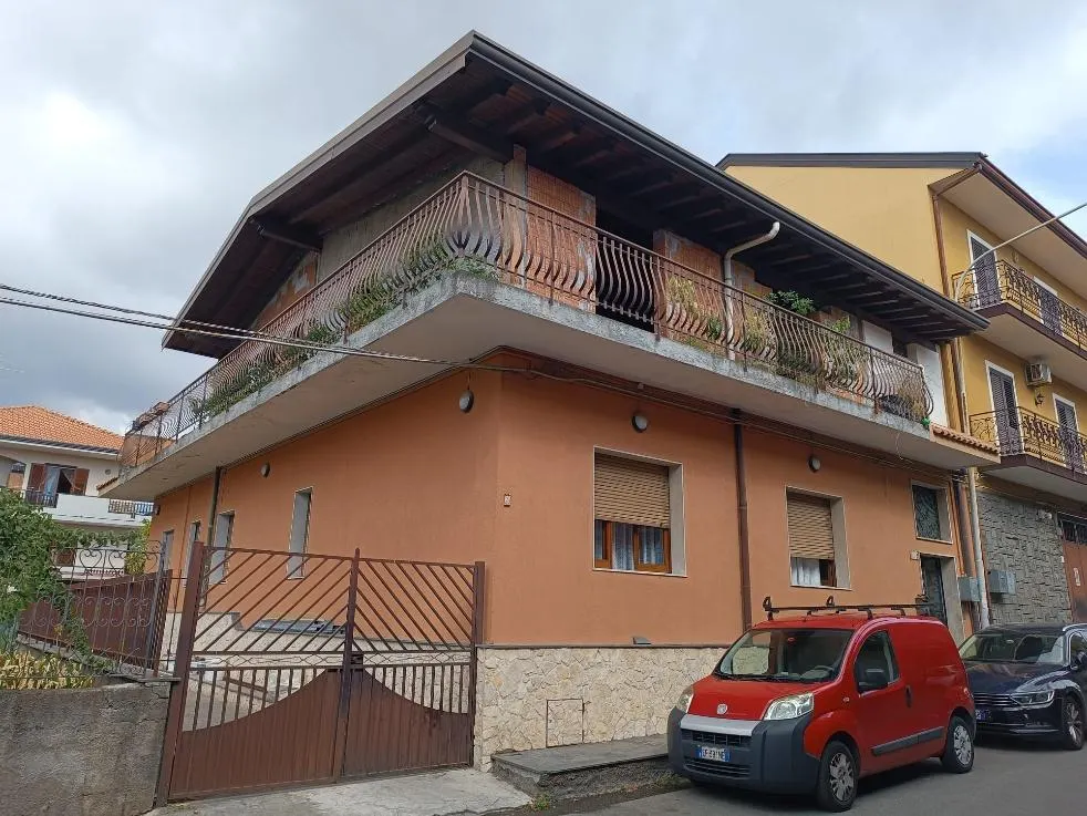 Appartamento civile a Aci Sant'Antonio (Catania) — foto 1