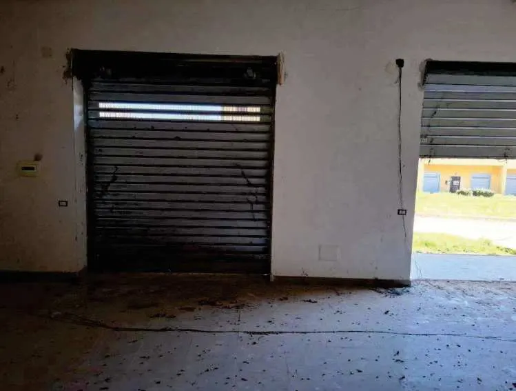 Fabbricati commerciali a Macchia d'Isernia (Isernia) — foto 1
