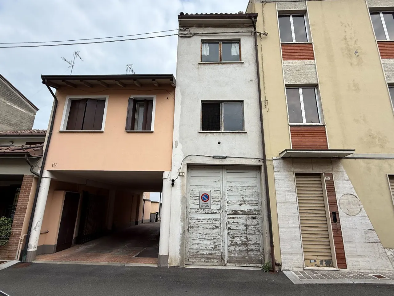 Garage autorimessa a Castel San Giovanni (Piacenza) — foto 1