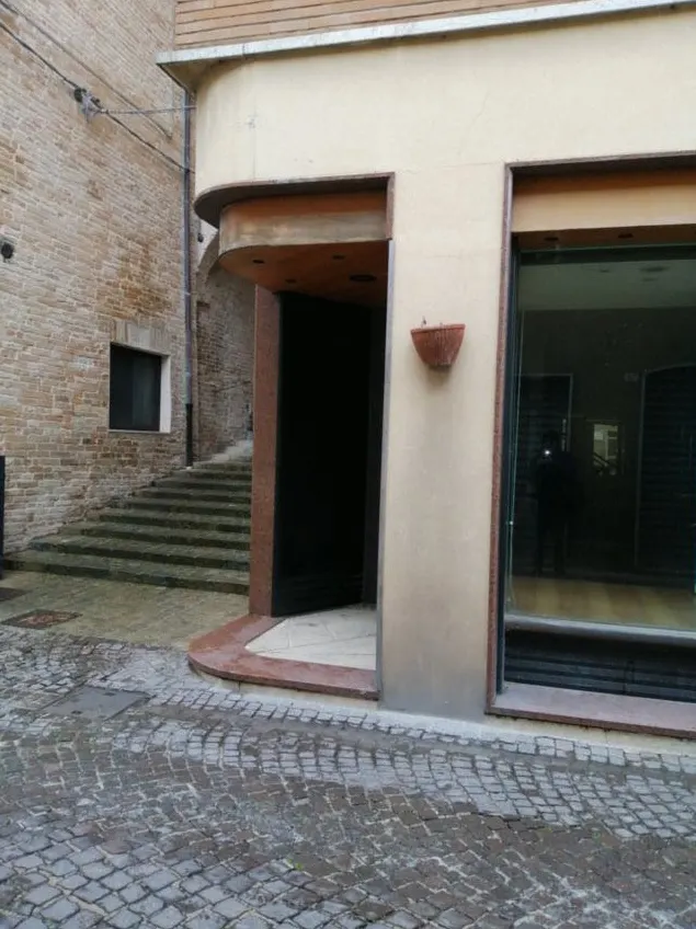 Negozio a Montegiorgio (Fermo) — foto 1