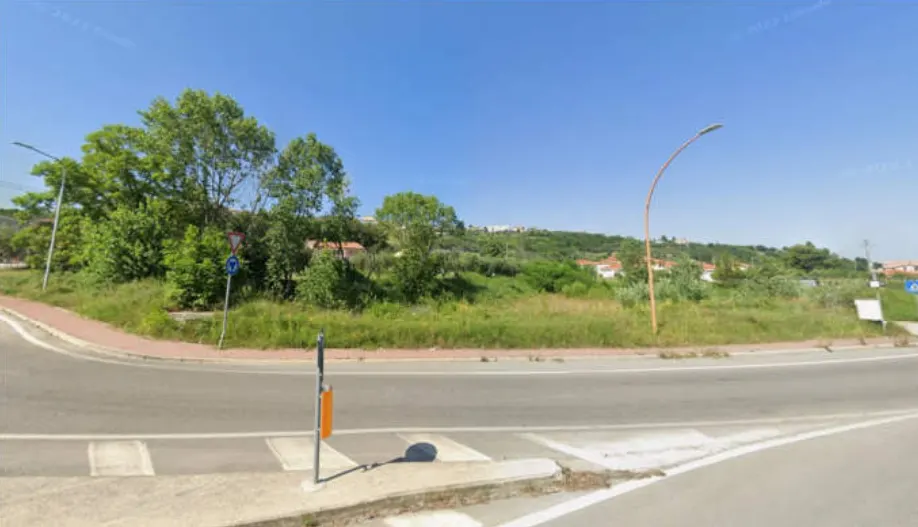 Terreno a Notaresco (Teramo) — foto 1