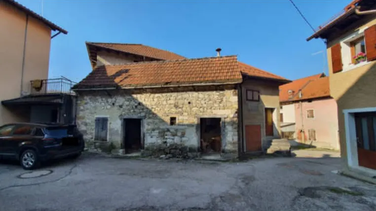 Magazzini e deposito a Tambre (Belluno) — foto 1