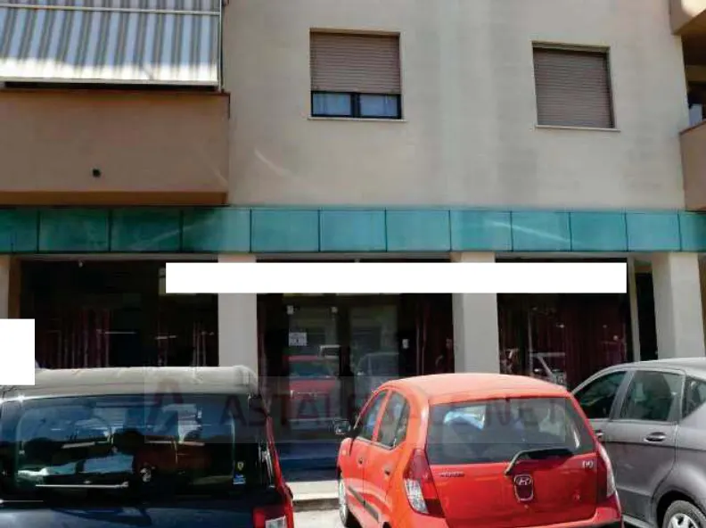 Negozi botteghe a Campi Bisenzio (Firenze) — foto 1