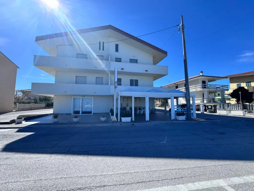 Negozi botteghe a Casalbordino (Chieti) — foto 1
