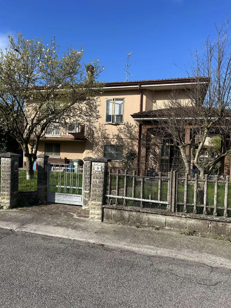 Villino a Porto Mantovano (Mantova) — foto 1