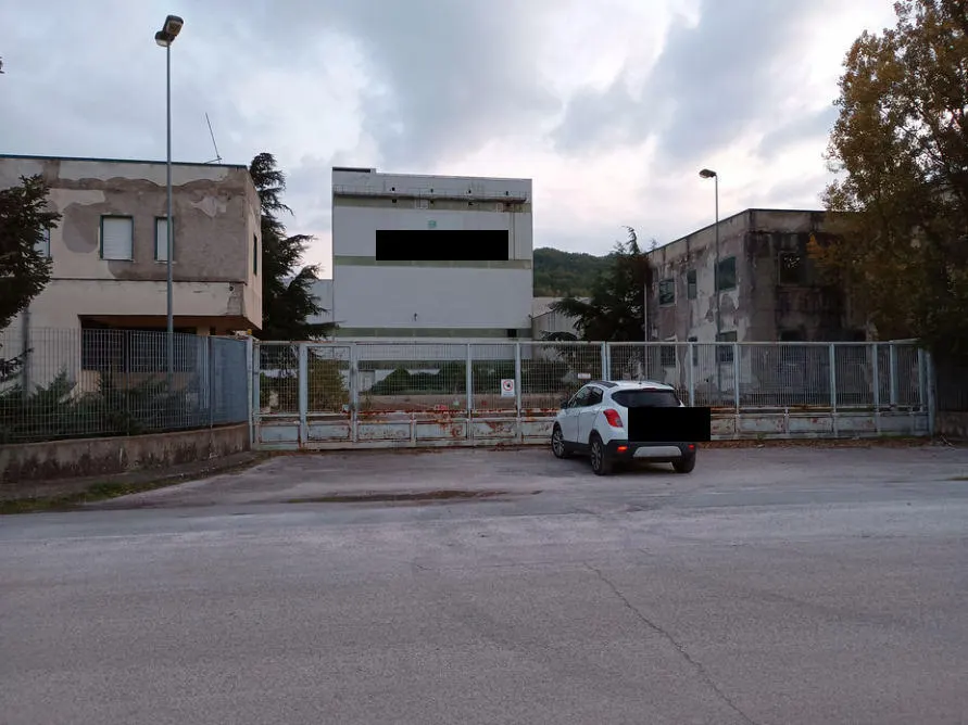 Fabbricati costruiti per esigenze ind a Calitri (Avellino) — foto 1
