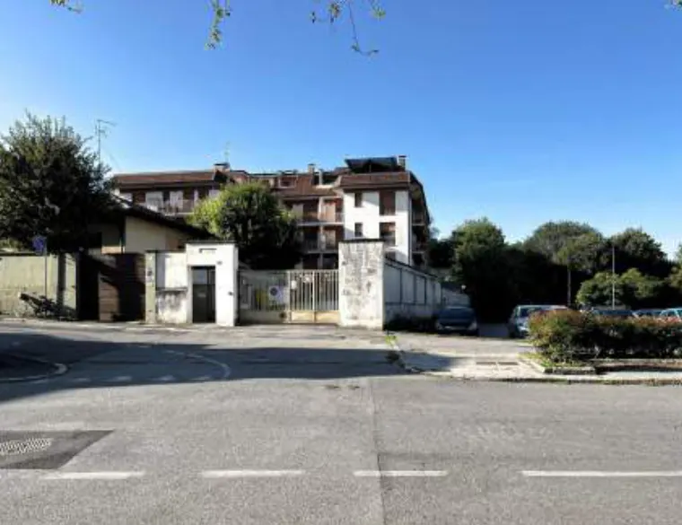 Garage autorimessa a Cremona (Cremona) — foto 1