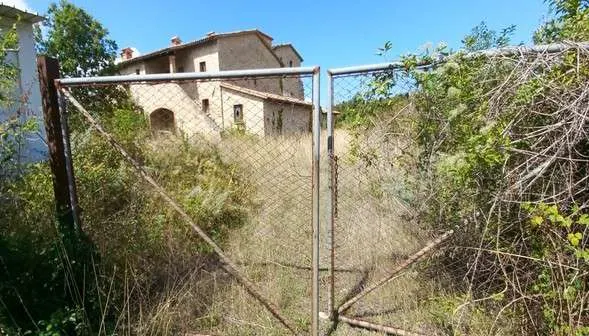 Fabbricato rurale a Gualdo Cattaneo (Perugia) — foto 1