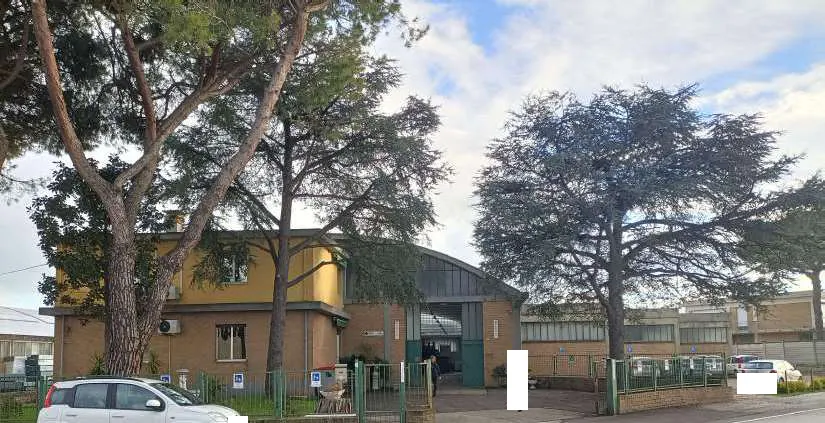 Fabbricati commerciali a Pesaro (Pesaro e Urbino) — foto 1