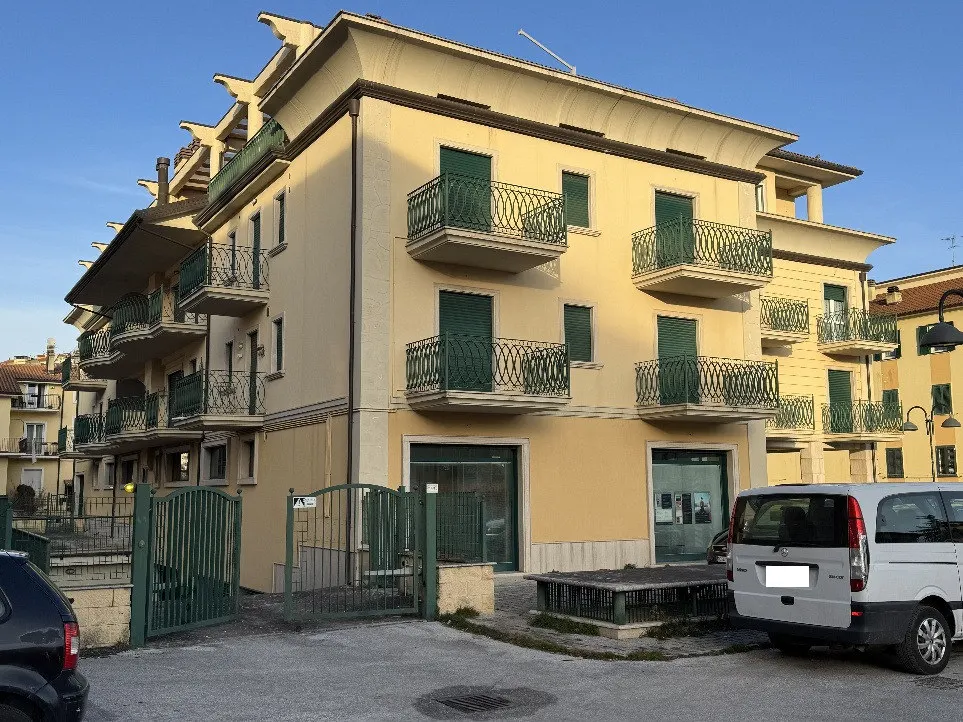 Garage autorimessa a Castel di Sangro (L'Aquila) — foto 1