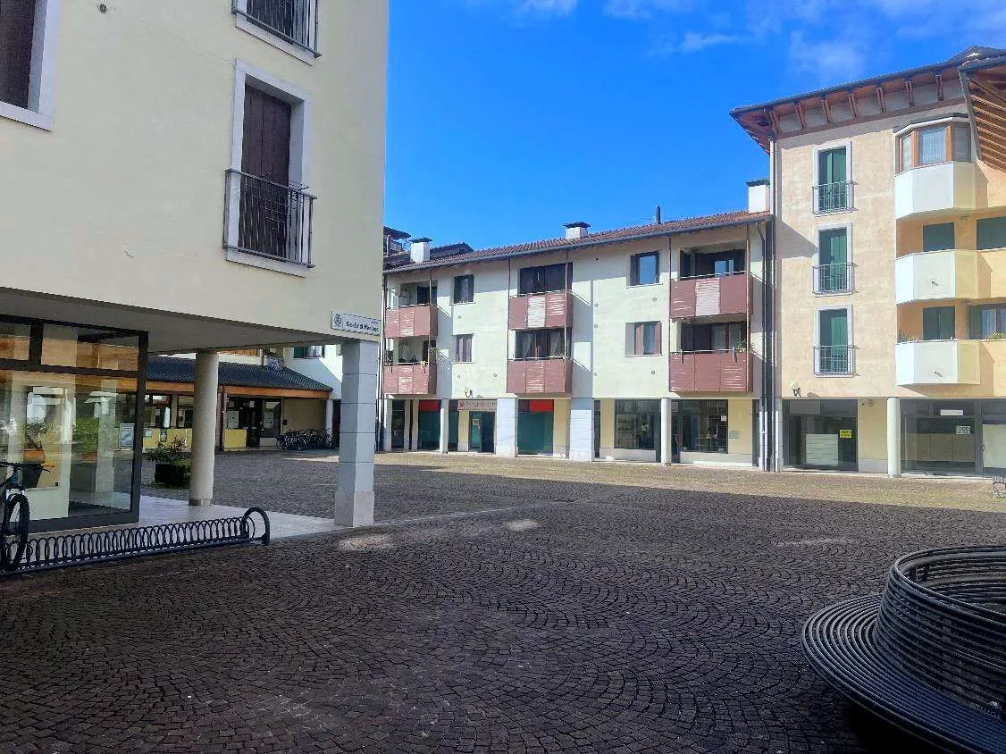 Negozi botteghe a Maniago (Pordenone) — foto 1