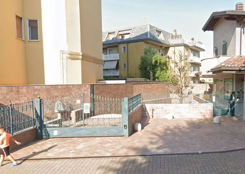 Garage autorimessa a Garbagnate Milanese (Milano) — foto 1