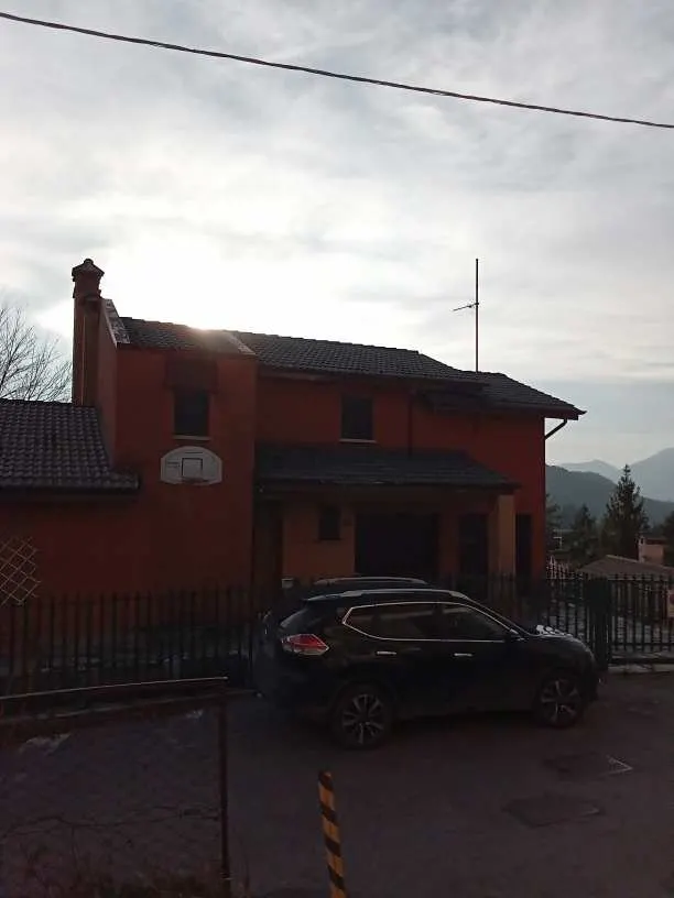 Fabbricati commerciali a Esino Lario (Lecco) — foto 1