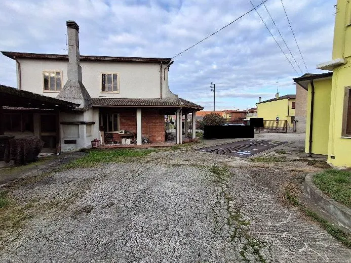 Opifici a Casale di Scodosia (Padova) — foto 1