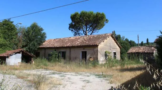 Magazzini e deposito a Rieti (Rieti) — foto 1