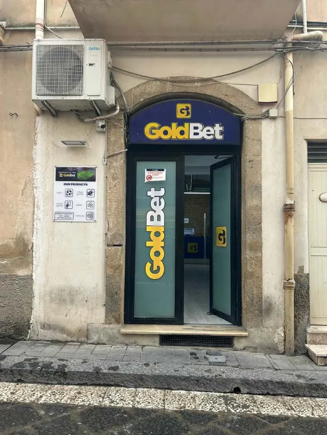 Negozi botteghe a Niscemi (Caltanissetta) — foto 1