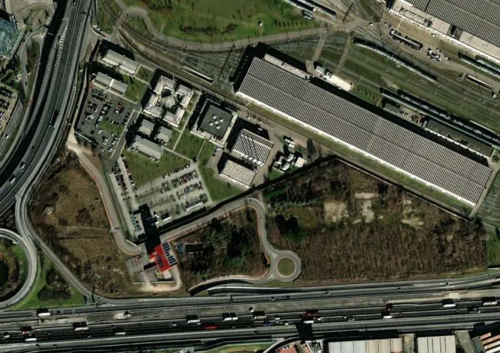 Terreno a Pero (Milano) — foto 1