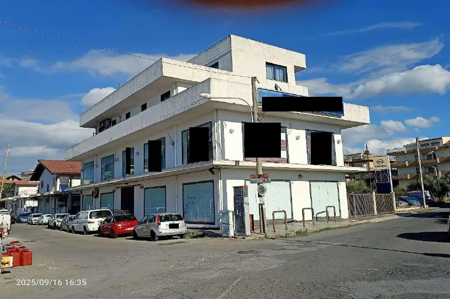 Negozio a Barcellona Pozzo di Gotto (Messina) — foto 1