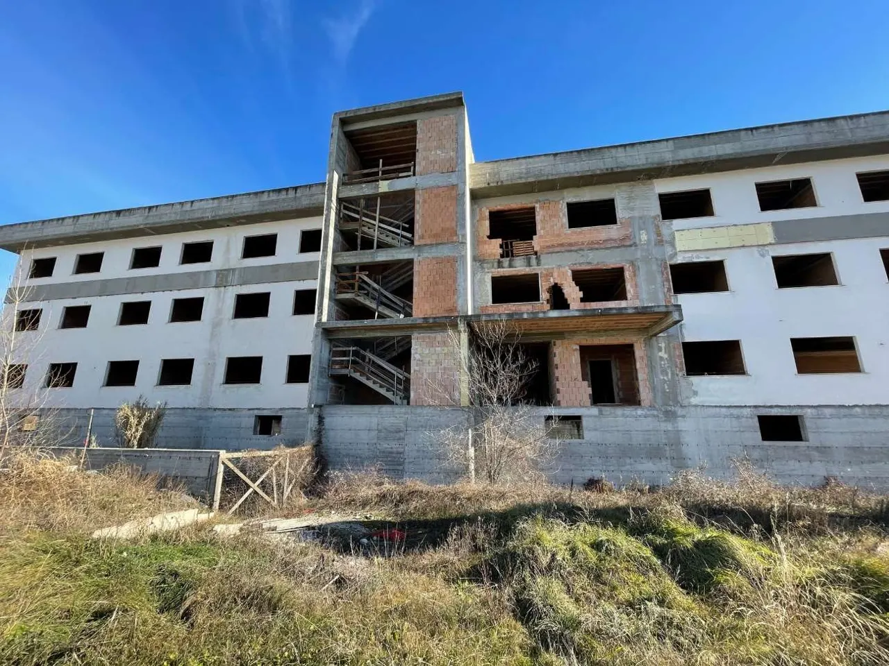 Fabbricati commerciali a Sulmona (L'Aquila) — foto 1