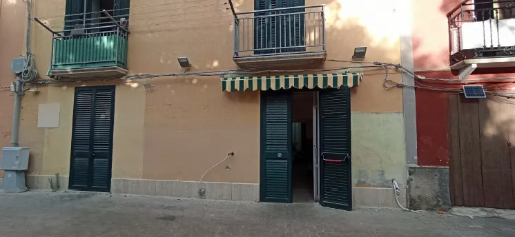 Fabbricati commerciali a Trapani (Trapani) — foto 1