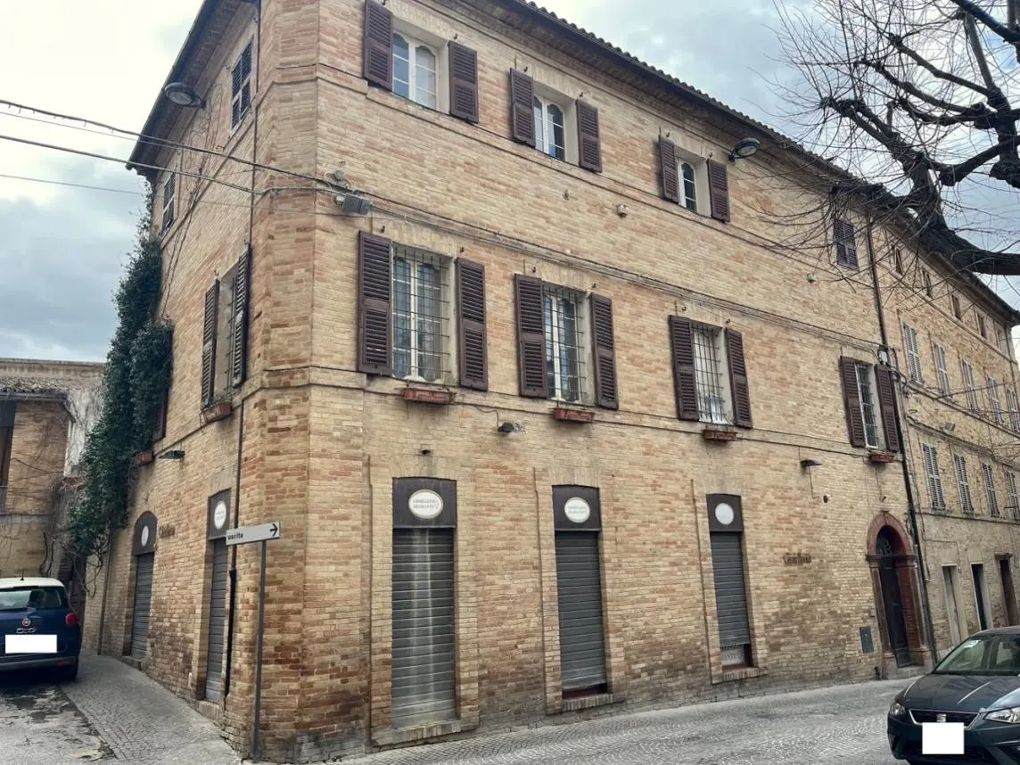 Fabbricati commerciali a Corridonia (Macerata) — foto 1
