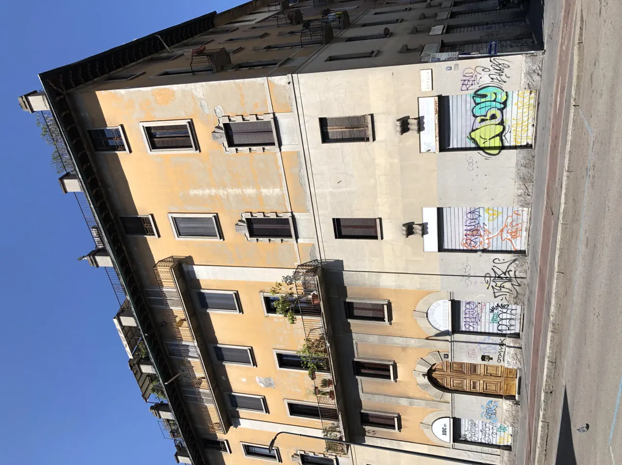 Fabbricato a Milano (Milano) — foto 1