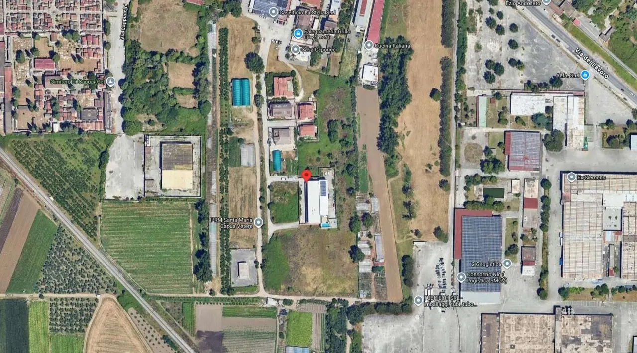 Fabbricato a Santa Maria Capua Vetere (Caserta) — foto 1