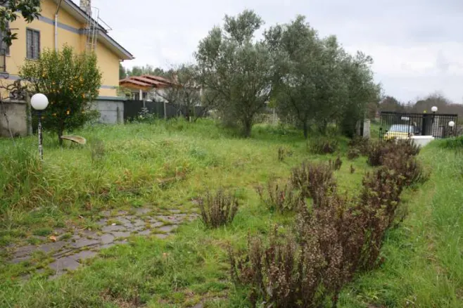 Villino a Aprilia (Latina) — foto 1