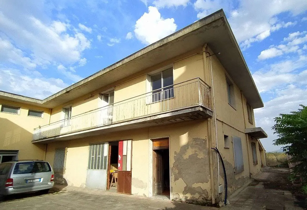 Opifici a Ariano Irpino (Avellino) — foto 1