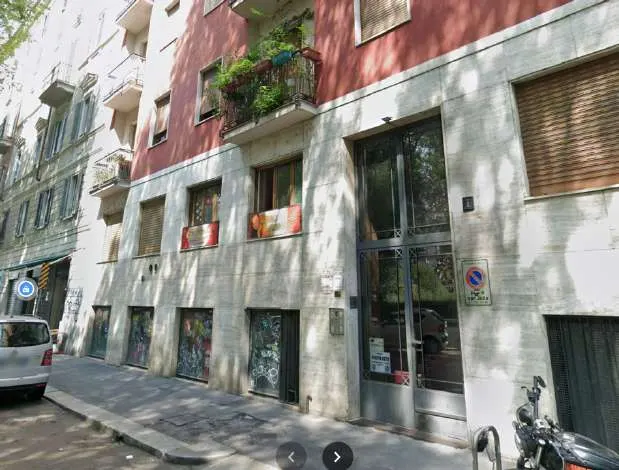 Fabbricati commerciali a Milano (Milano) — foto 1