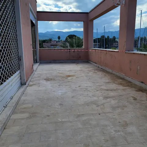 Fabbricati commerciali
