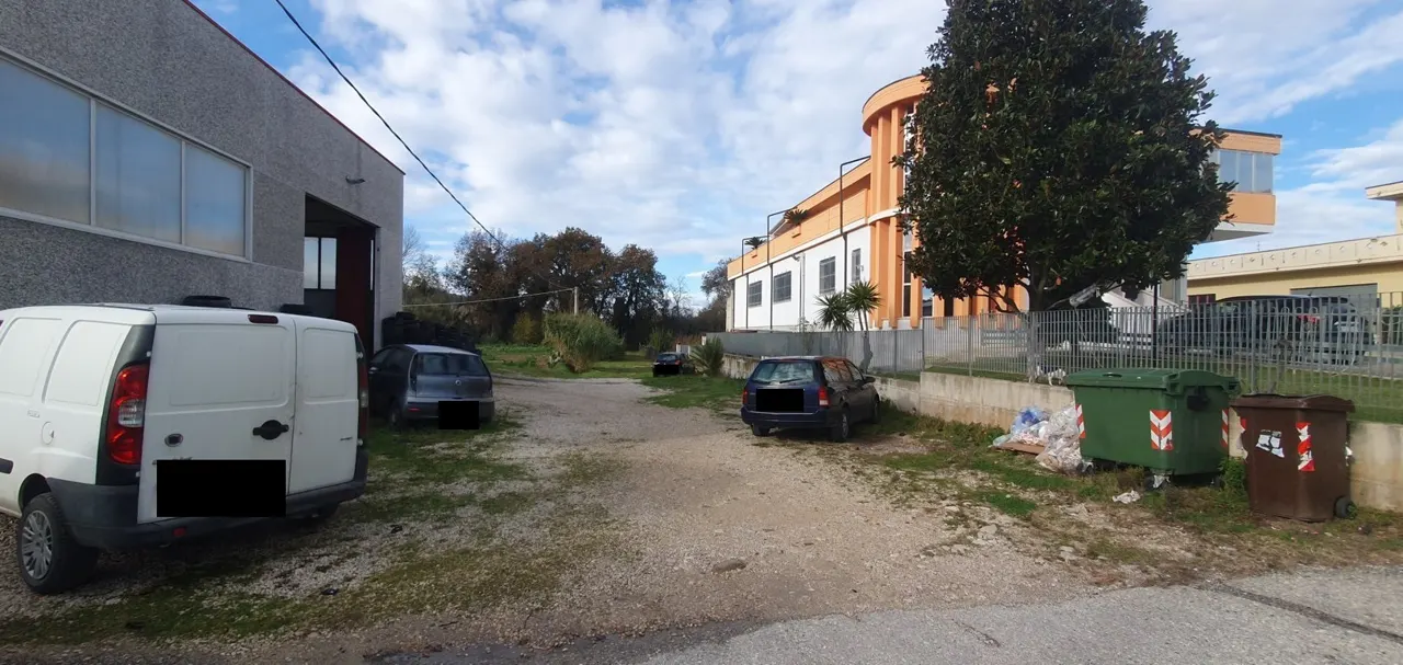 Magazzini e deposito a Tortoreto (Teramo) — foto 1