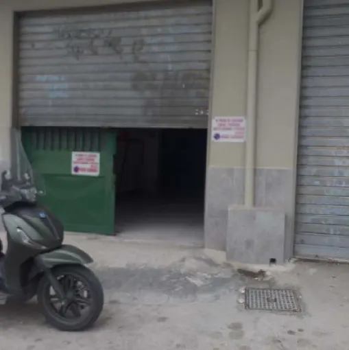Magazzini e deposito a Napoli (Napoli) — foto 1