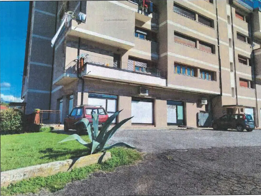 Negozi botteghe a Aulla (Massa-Carrara) — foto 1