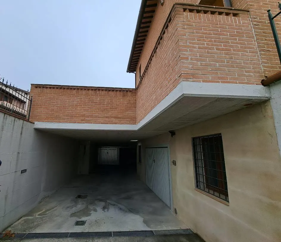 Garage autorimessa a Trevi (Perugia) — foto 1