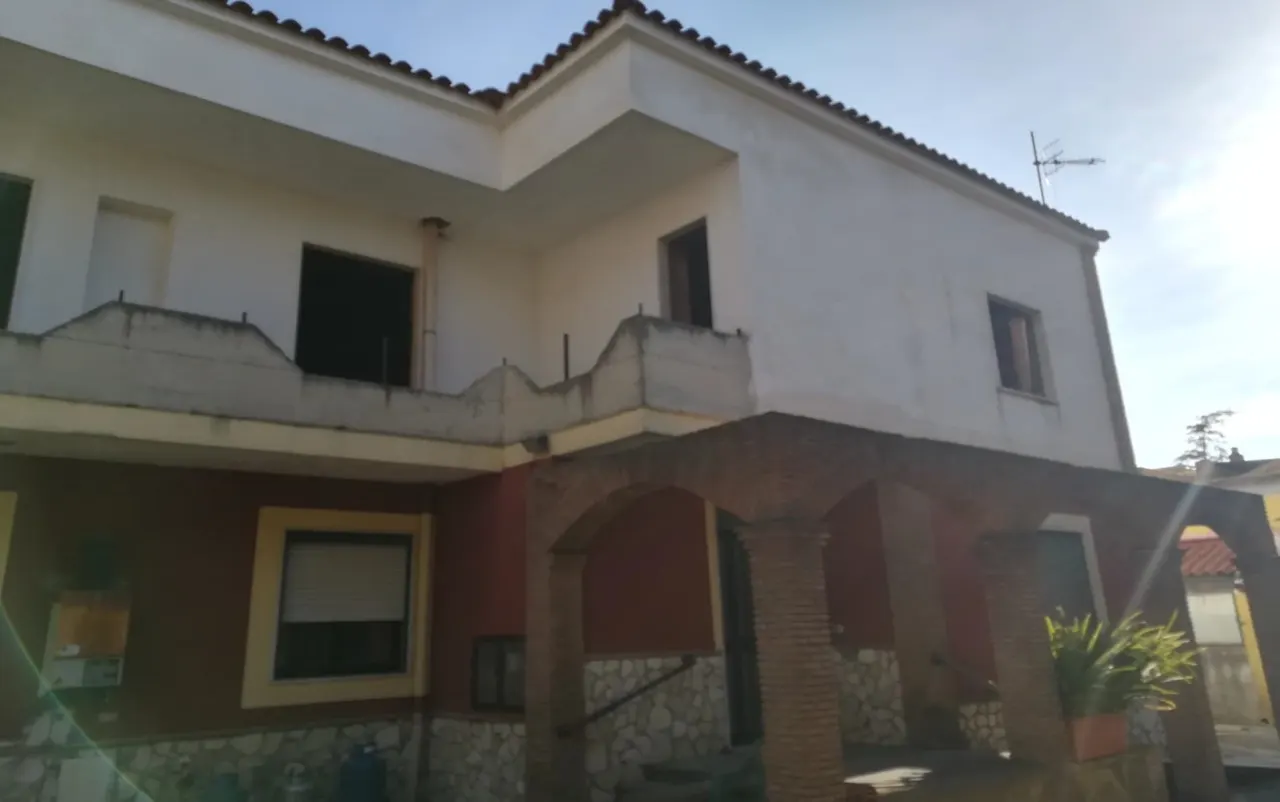 Edifici a destinazione particolare a Sarno (Salerno) — foto 1