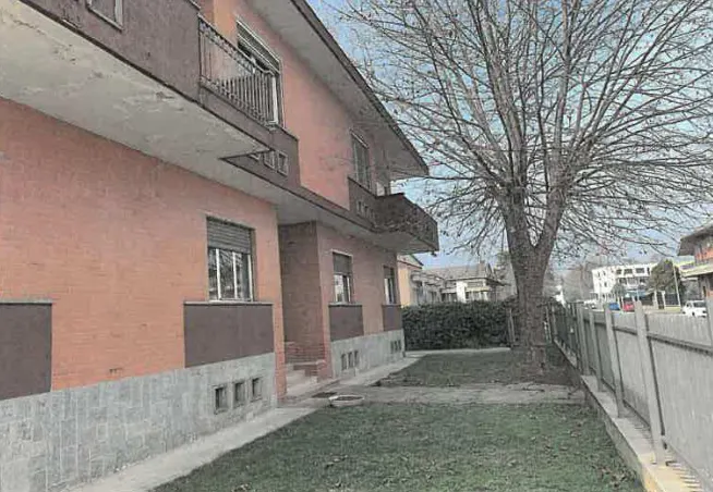 Fabbricati costruiti per esigenze ind a Beinasco (Torino) — foto 1