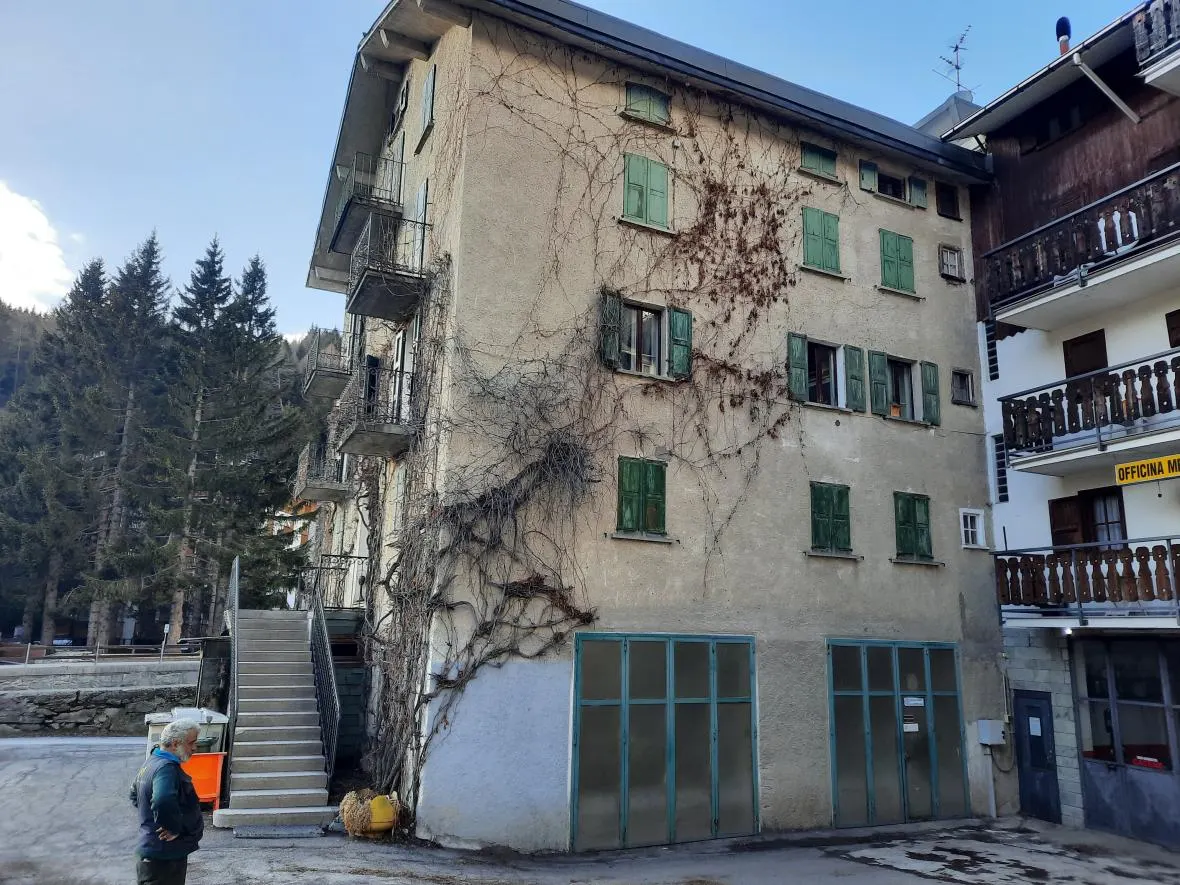 Magazzino a Madesimo (Sondrio) — foto 1