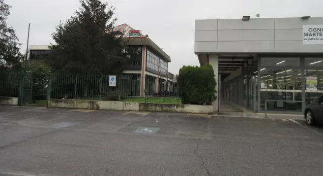 Negozio a Civita Castellana (Viterbo) — foto 1
