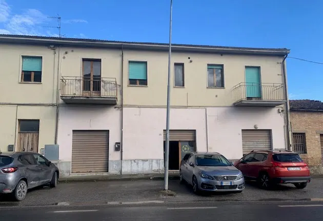 Magazzini e deposito a Buonconvento (Siena) — foto 1