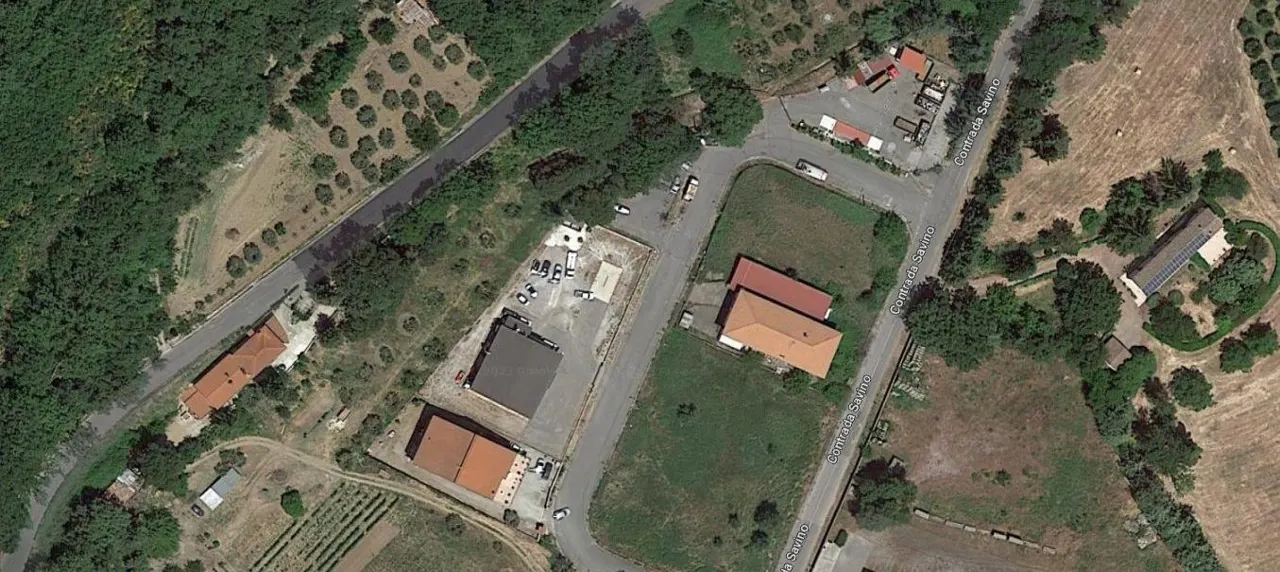 Fabbricati costruiti per esigenze ind a Chiaromonte (Potenza) — foto 1